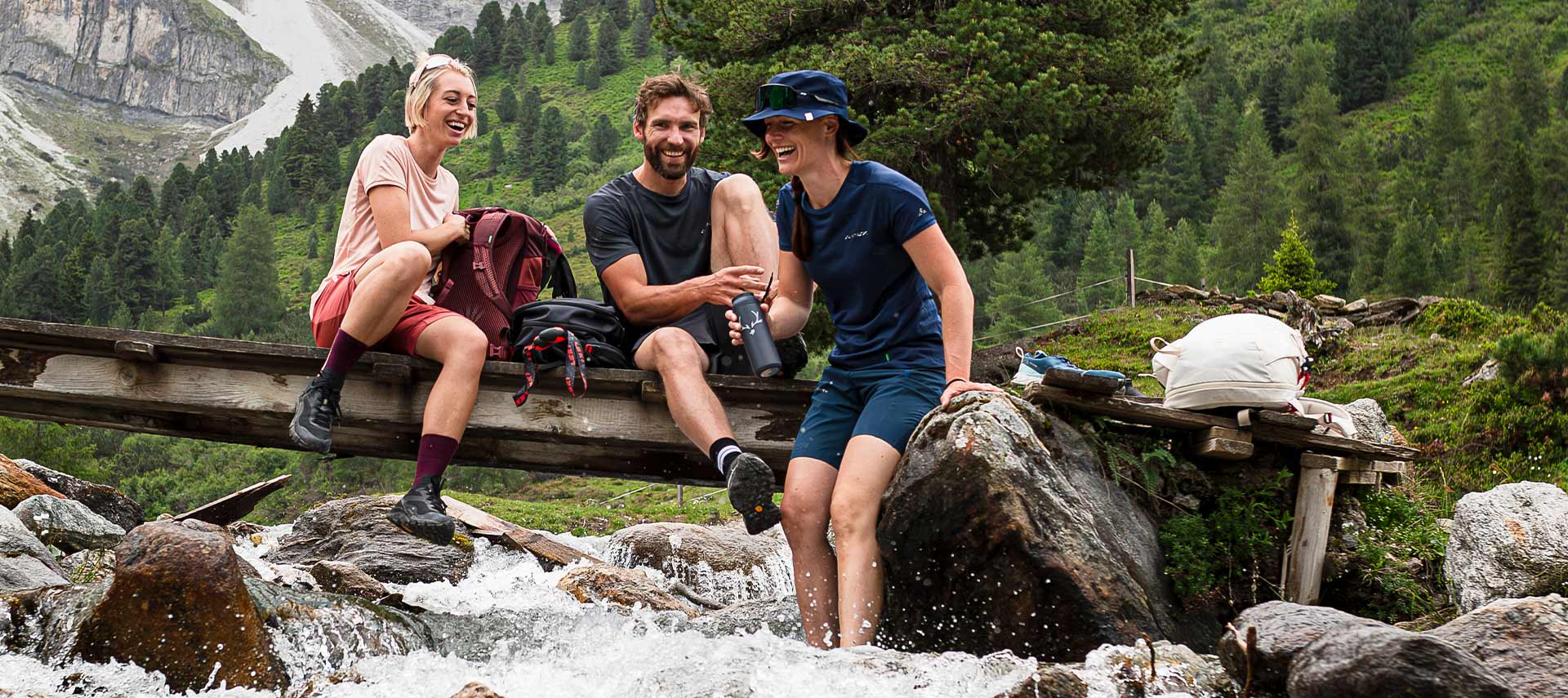 Mens hiking clearance clothes