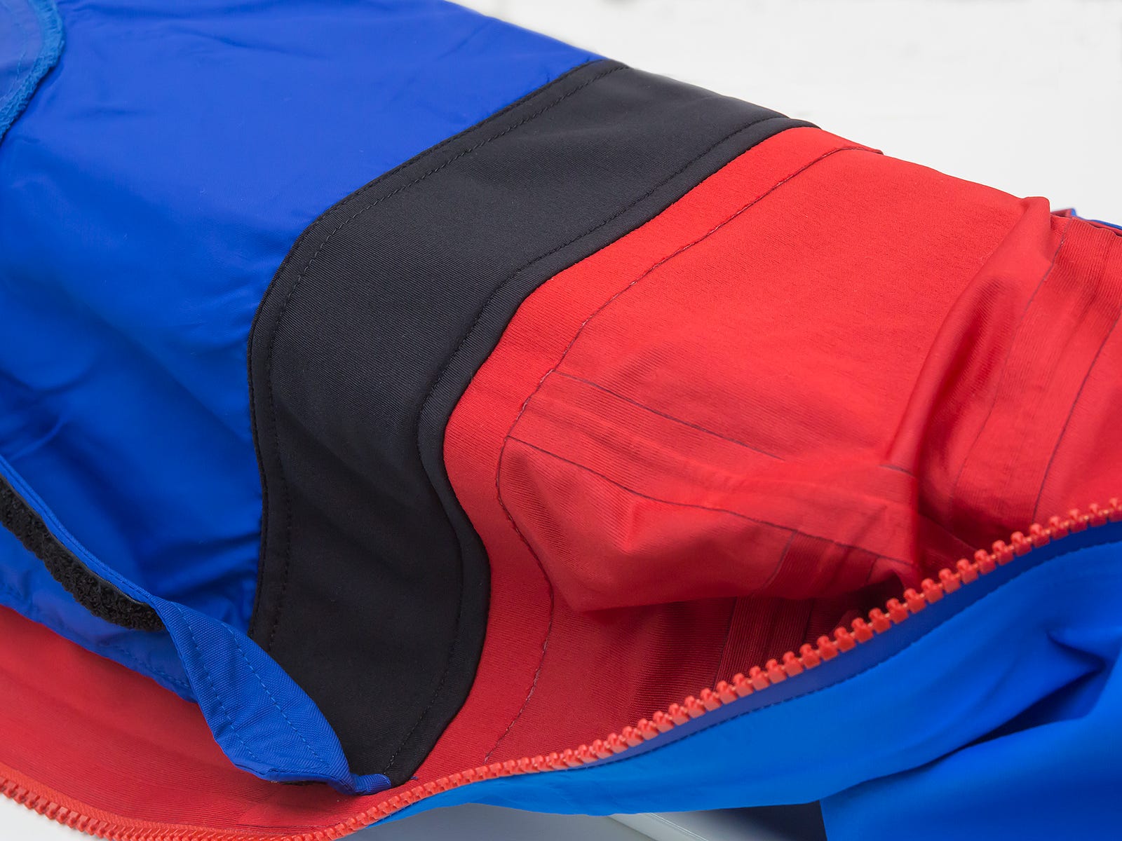 Das Tape an der Jacke ist wieder fixiert