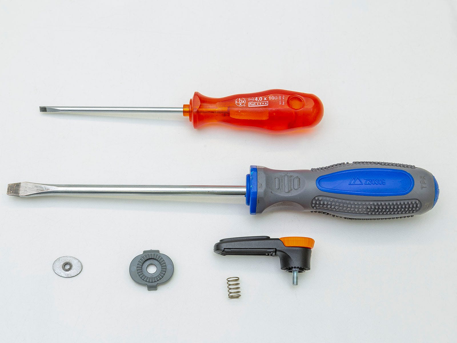 Screwdriver and QMR-Rail Hook