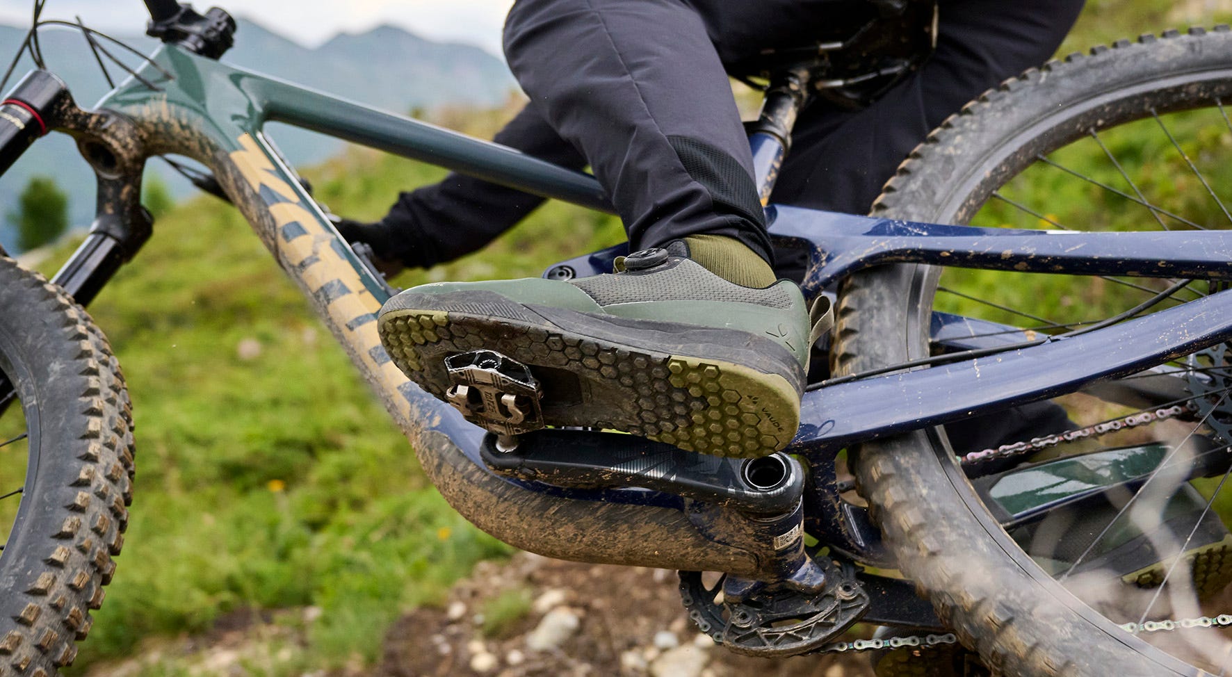 Ansicht von einem MTB Schuh mit Klicksystem von unten fotografiert