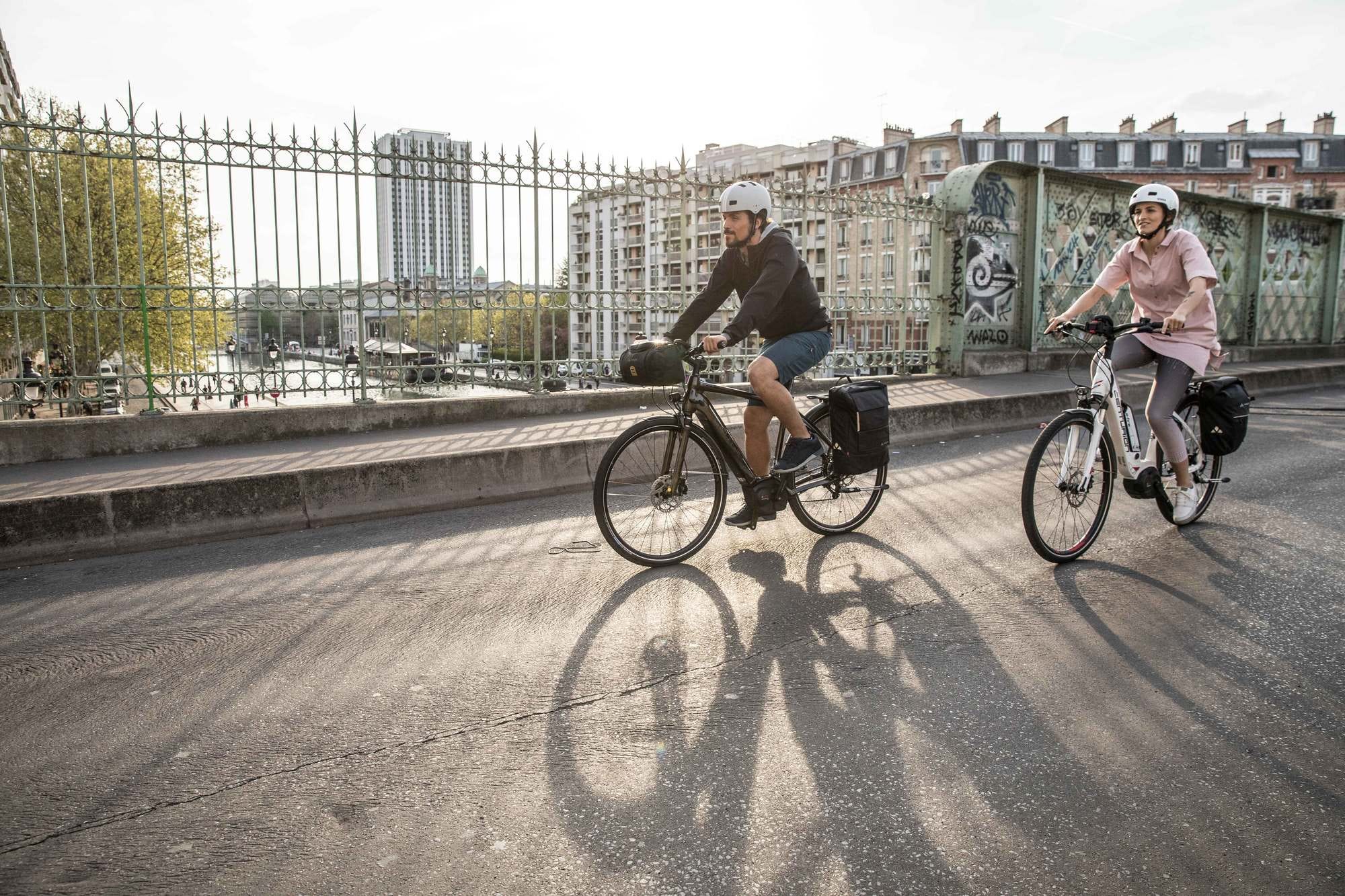 Mit dem Rad durch Berlin zur Arbeit pendeln.