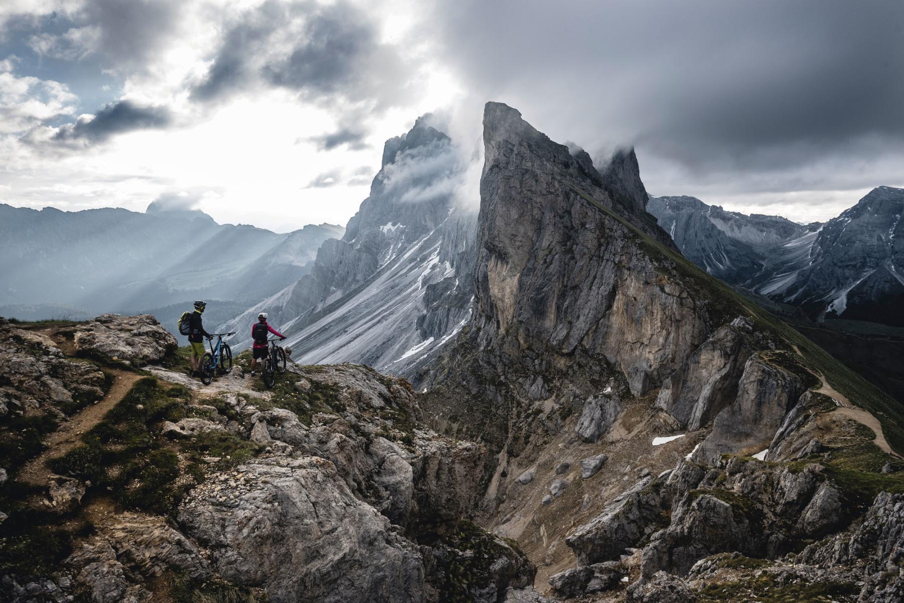 Mountainbiker in den Dolomiten