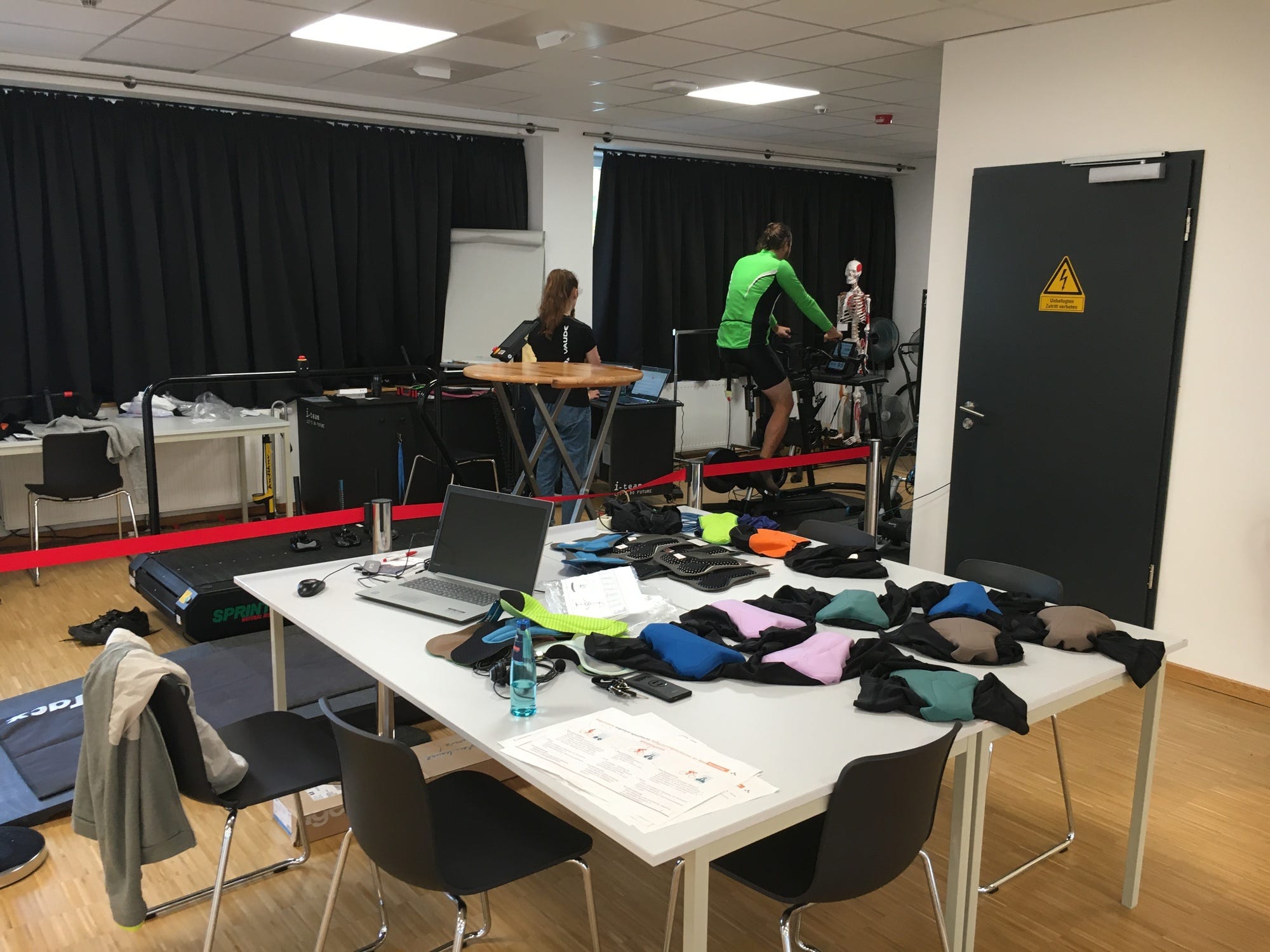 Insight at VAUDE: many different cycling pants seat pads are tested