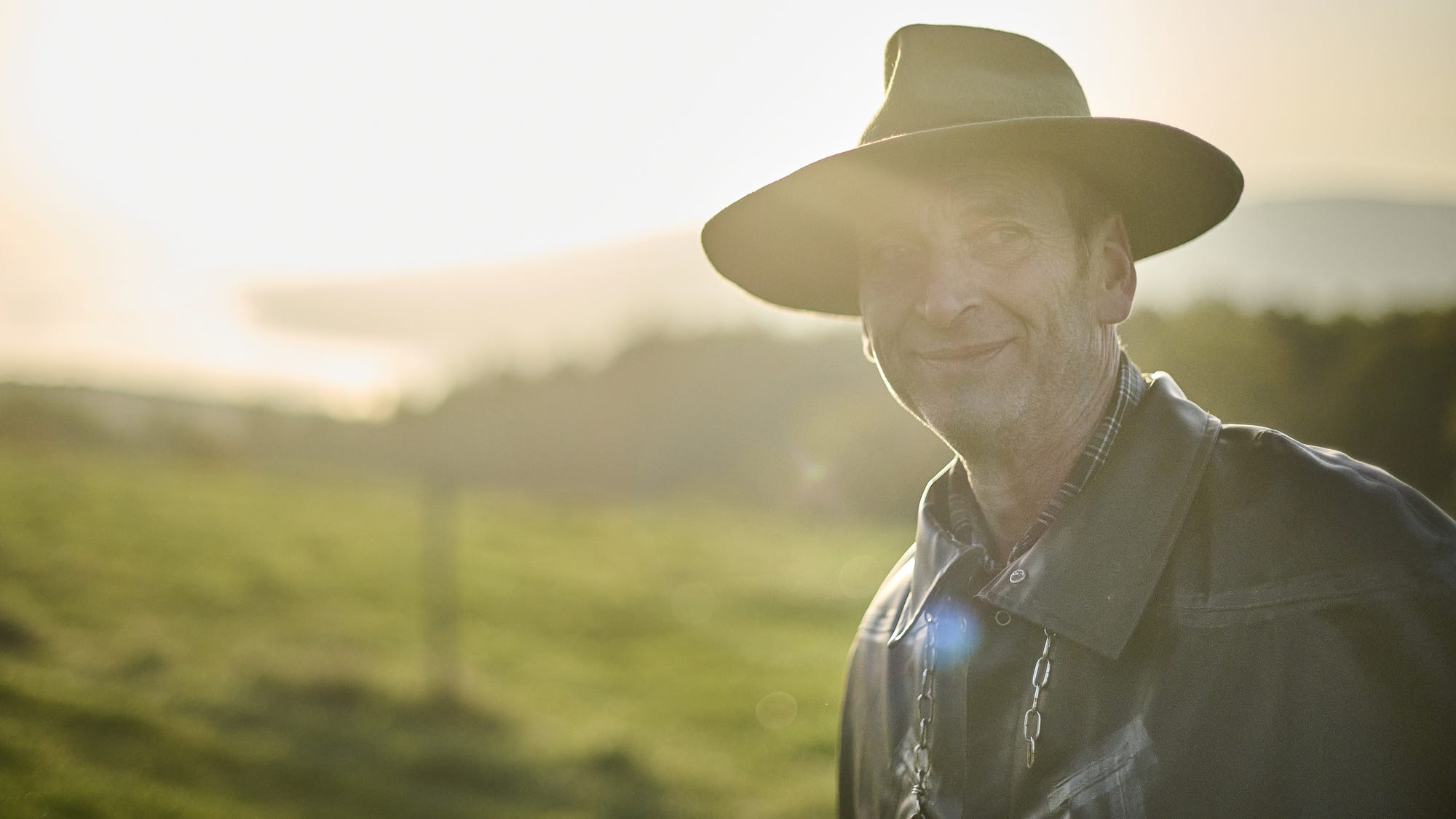 Portrait von Dan Blumer bei Sonnenaufgang auf der Höri.