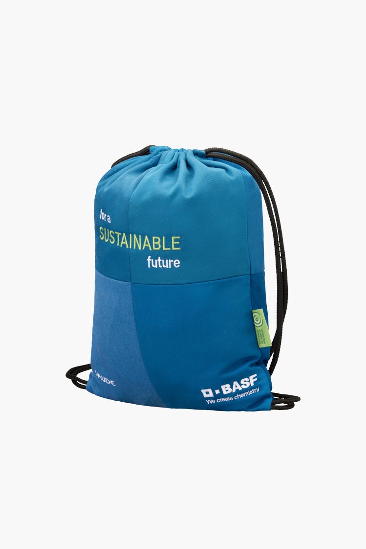 Turnbeutel der BASF in blau und gelb