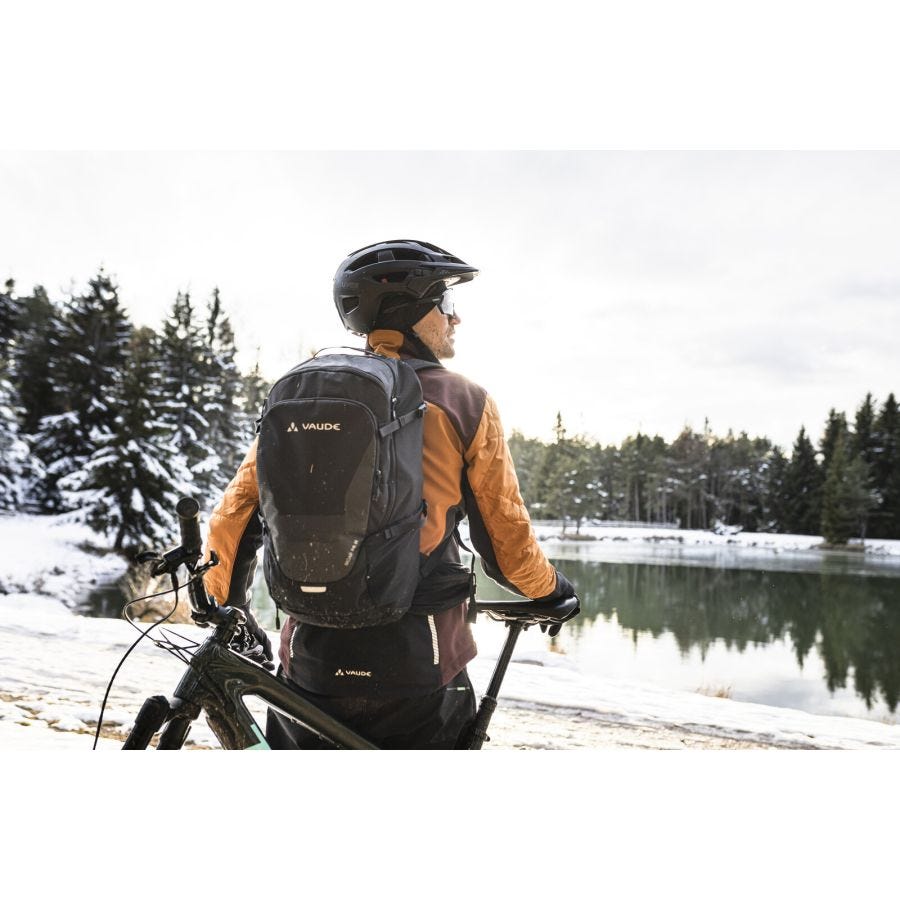 Vaude cycling backpack sales